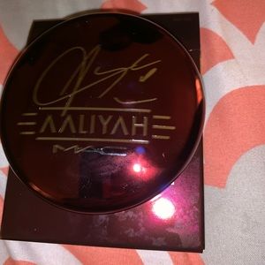 Aaliyah MAC Collection 💄